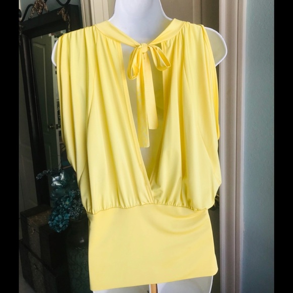 Carina off the shoulder top, chic, open back EUC - Picture 3 of 5
